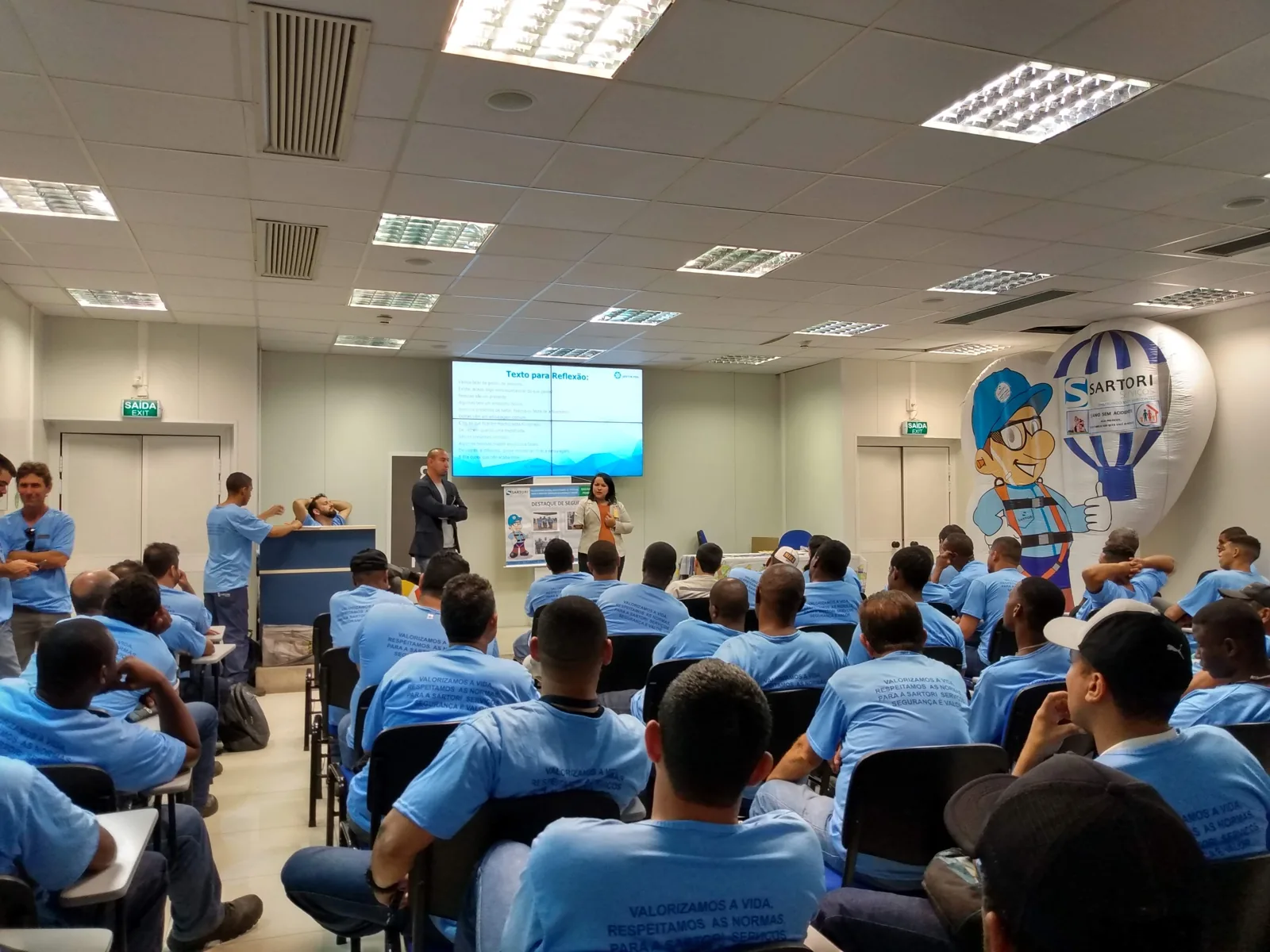 Flávio Soares em treinamento corporativo de desenvolvimento humano